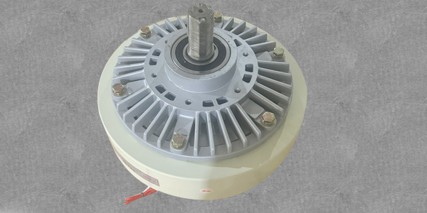 為什么紡織機(jī)布料收卷離不開磁粉離合器？